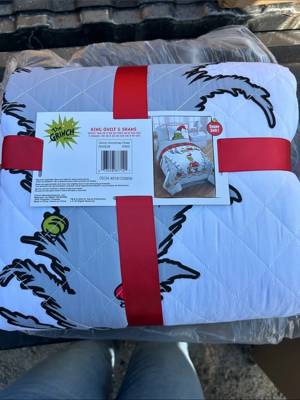 The Grinch Quilt & Shams Set